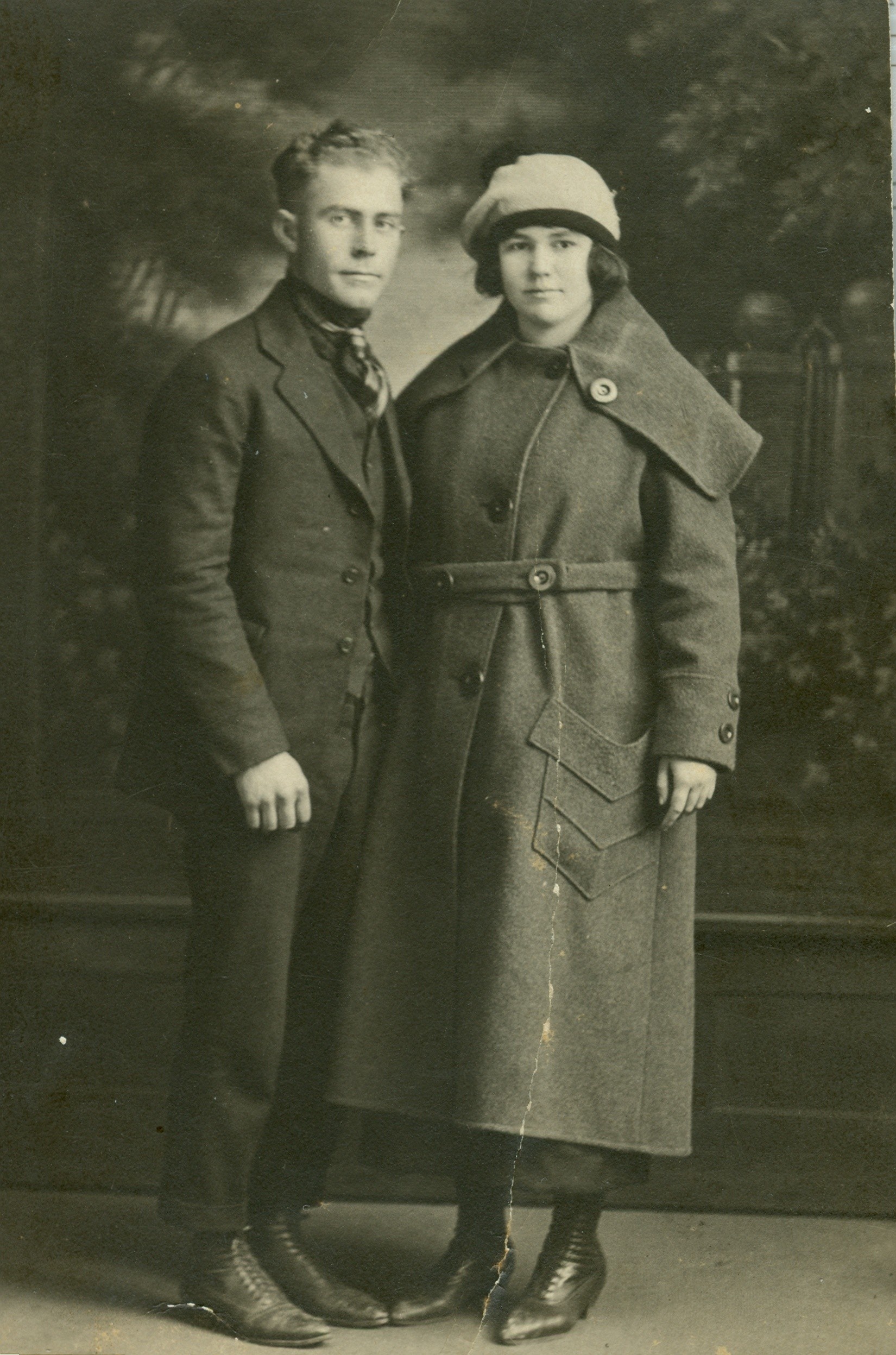 Source/Pictures/Included/Fulks,_Cecil_Roy-I468/Fulks,_Cecil_Roy_and_Ruth_Viola-Wedding_Picture.jpg