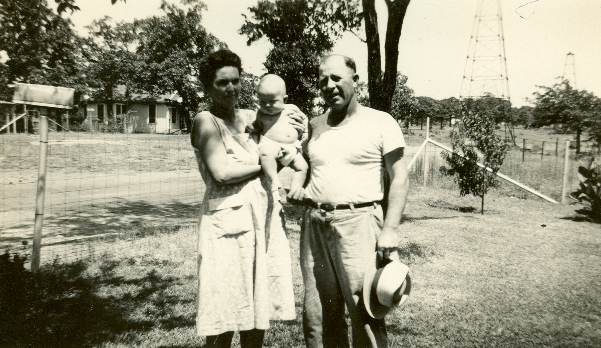 Source/Pictures/Included/Fulks,_Cecil_Roy-I468/Fulks,_Cecil_Roy_and_Ruth_Viola_with_Johnnie.jpg